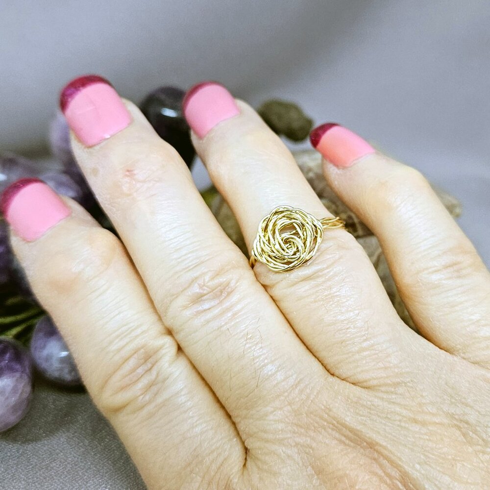 Dainty Wire Wrapped Swirl Ring, made of 14k Gold Filled, Handmade, Size 6 1/2